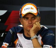 Kovalainen harto de pringar en McLata