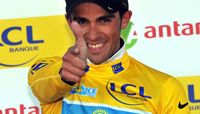 Alberto Contador apuntando.jpg