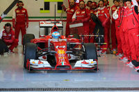 Frenando Alonso probando el FIAT F14 T