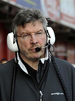 Ross Brawn, en actitud pensante