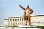 Kim Il-Sung statue.jpg