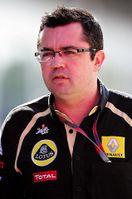 Boullier muy quemado después de ver el enésimo toñazo de Paletrov